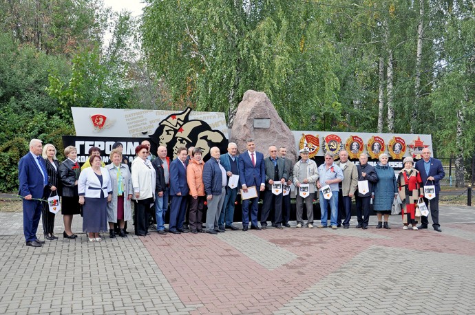 Открытие памятника героям комсомольцам